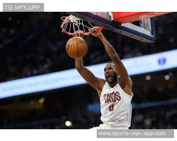 小莫布里首秀表现亮眼18分钟内贡献12分6板2助助力球队胜利 小莫布里首秀表现亮眼18分钟内贡献12分6板2助助力球队胜利