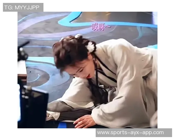 五大囧再添一笔大球后退鞋子掉落摔倒瞬间引发笑声