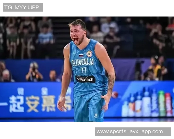 东契奇瘦身显成效半场高效得分22分展现攻防全能实力 东契奇瘦身显成效半场高效得分22分展现攻防全能实力