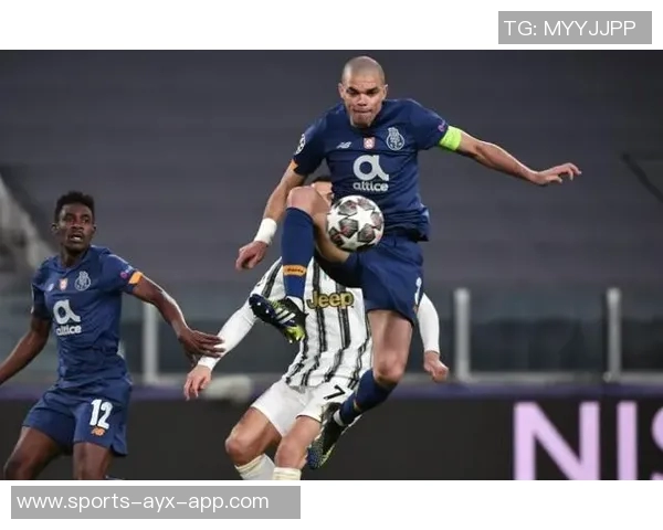 今日趣图:布鲁诺踢中卫真能行吗他的能力让人怀疑 今日趣图:布鲁诺踢中卫真能行吗他的能力让人怀疑